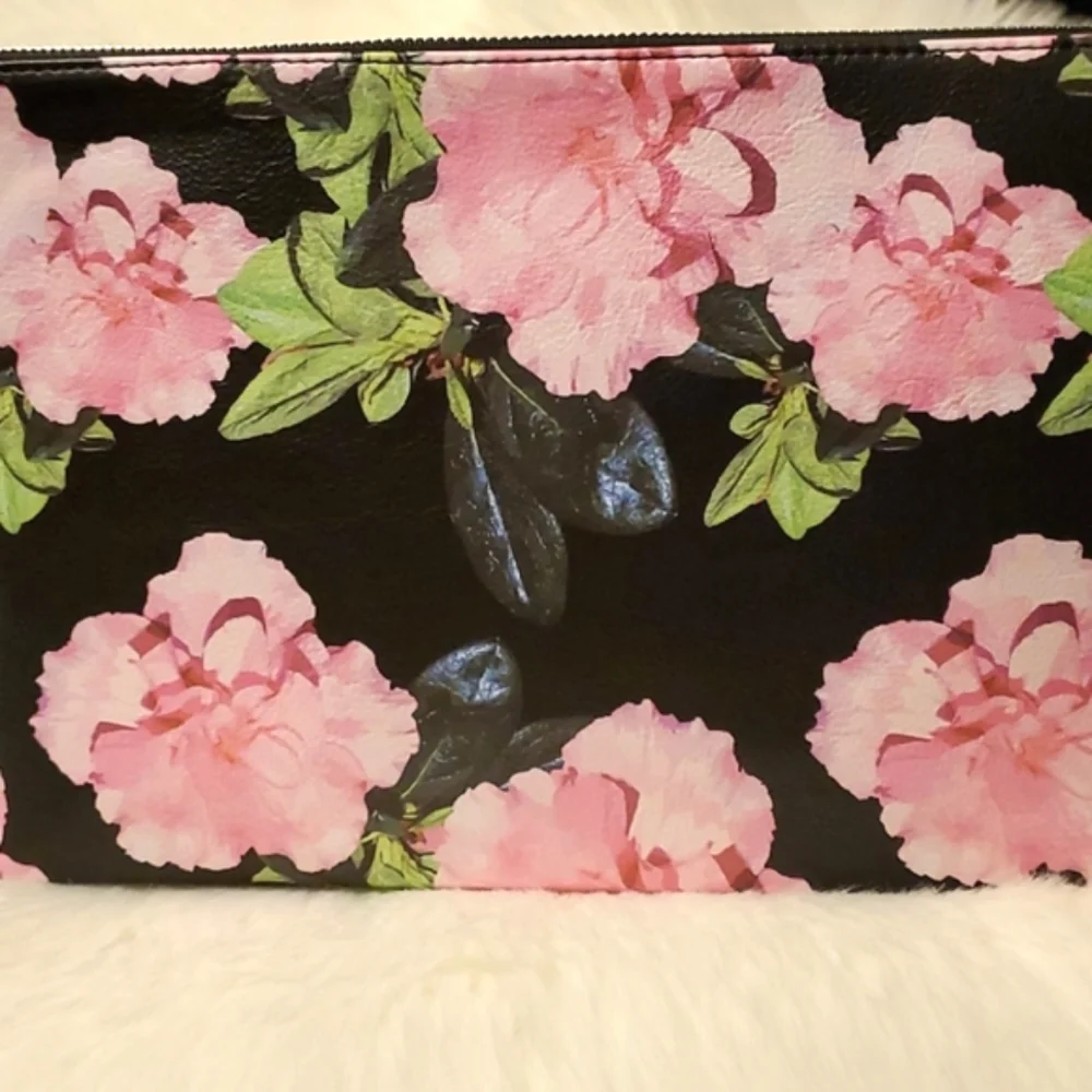 Betsey Johnson Printed Pebble Wristlet Flowers Black and Pink